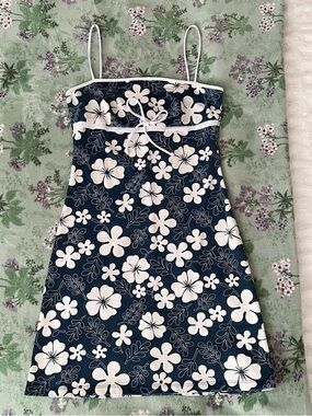 Vintage Y2K Finesse USA Hawaiian Hibiscus Floral Printed Mini Dress 💙🌸🤍